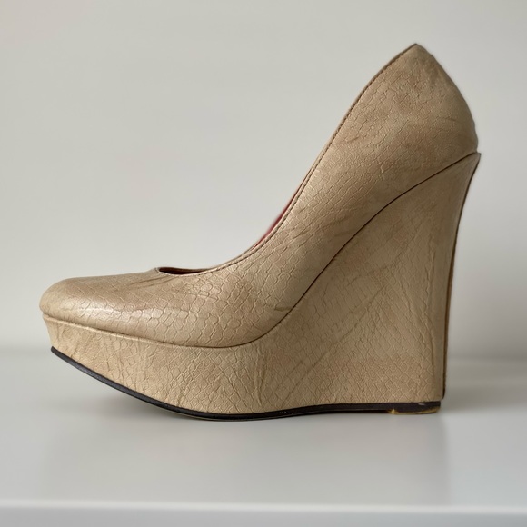 Michael Antonio | Nude Wedges - Picture 7 of 10